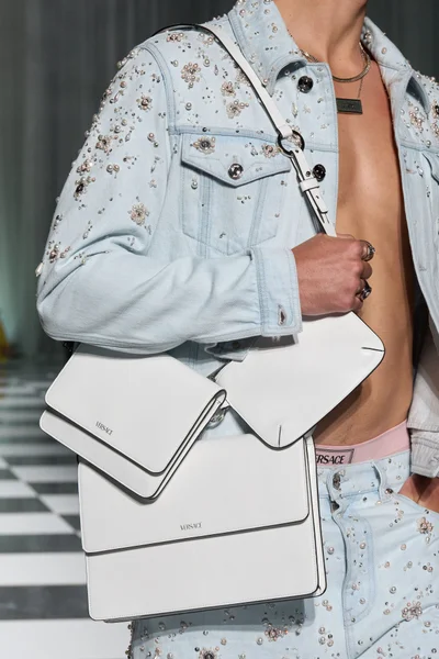 Look 97